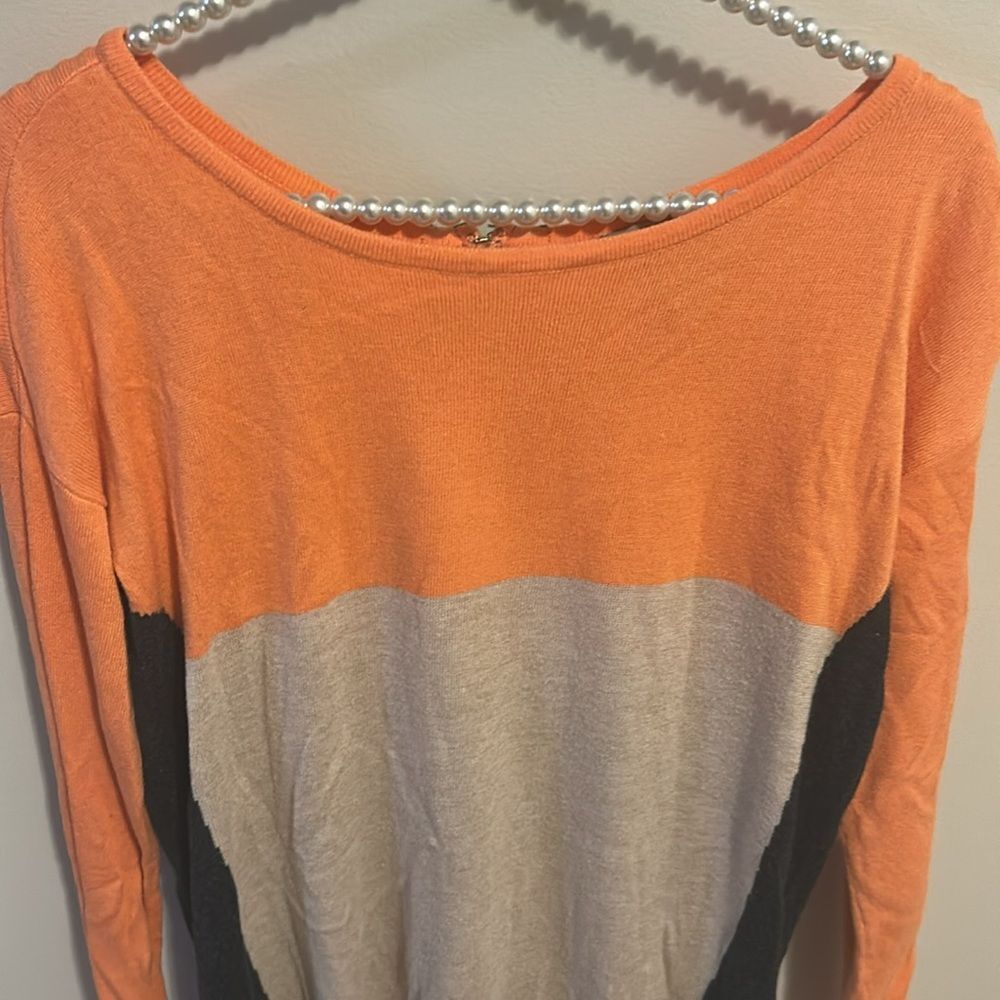 Vertical Design Color Block Sweater Back Zip. Size Small - Picture 2 of 4